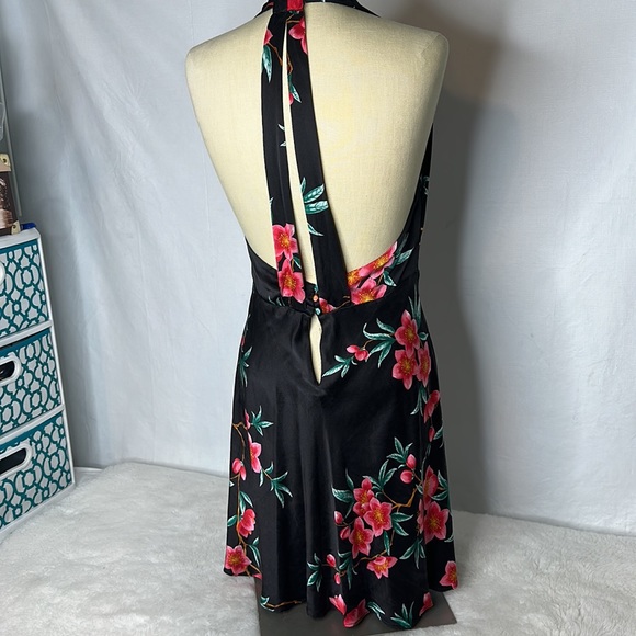 Vintage 1990s Victoria's Secret Floral 100% Silk night wear soft and beautiful. - Picture 3 of 8